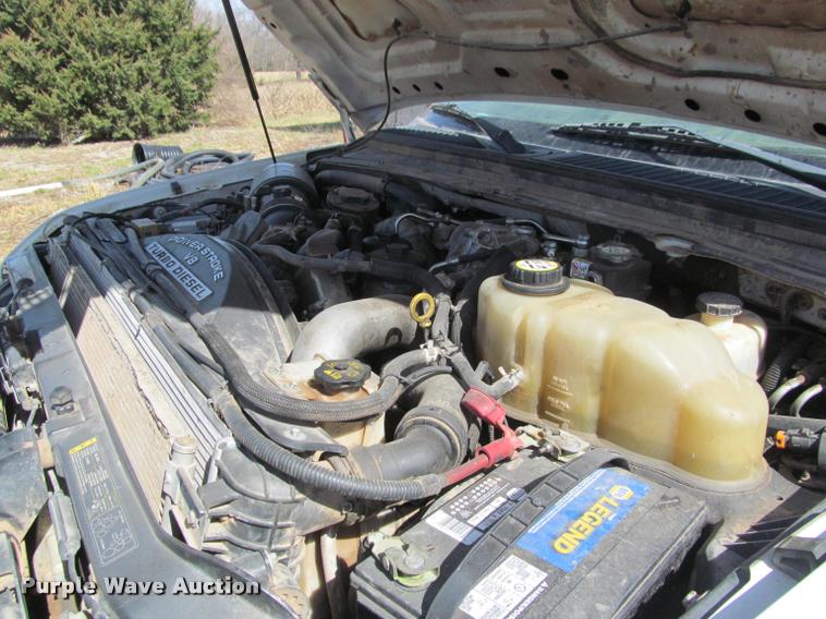 image for item J2617 2008 Ford F450 Super Duty XLT Crew Cab truck cab and chassis