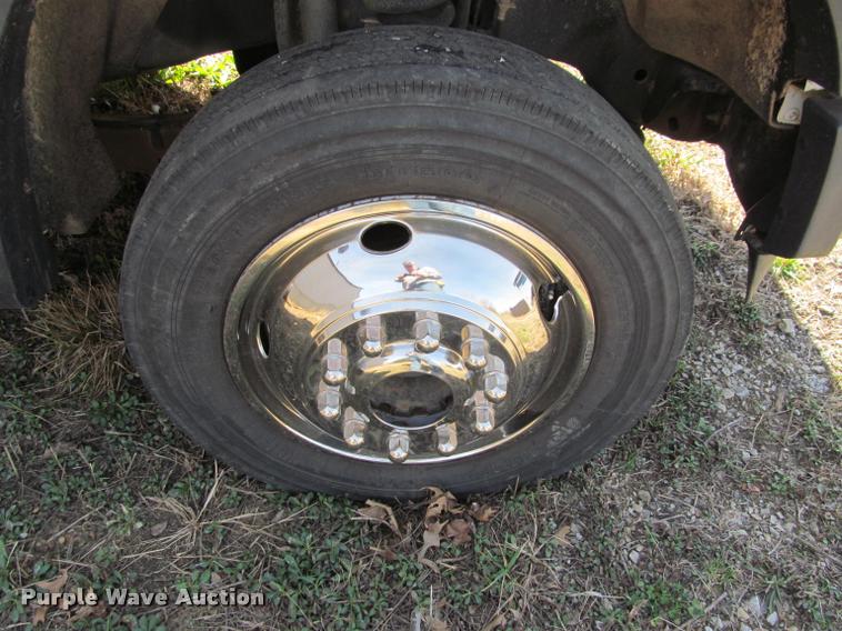 image for item J2617 2008 Ford F450 Super Duty XLT Crew Cab truck cab and chassis