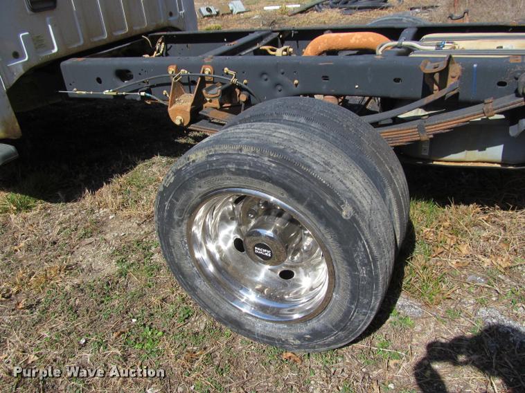 image for item J2617 2008 Ford F450 Super Duty XLT Crew Cab truck cab and chassis