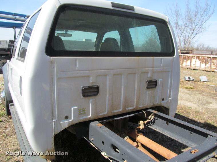 image for item J2617 2008 Ford F450 Super Duty XLT Crew Cab truck cab and chassis