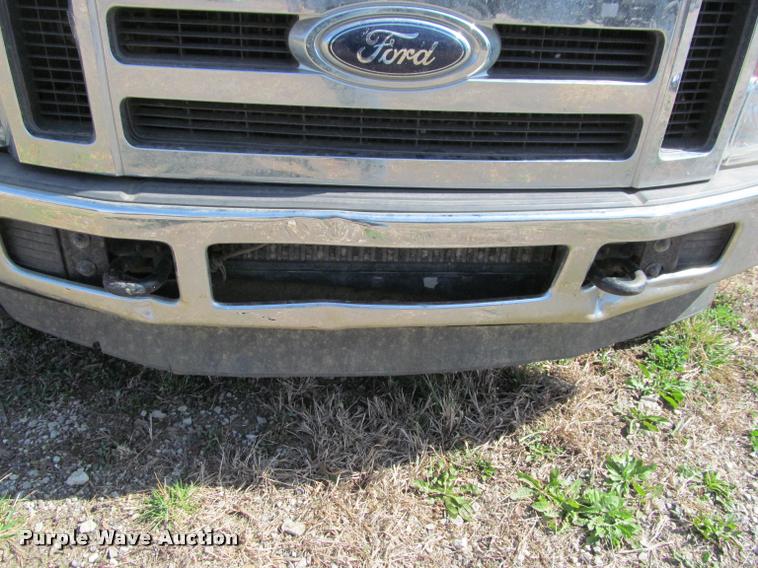 image for item J2617 2008 Ford F450 Super Duty XLT Crew Cab truck cab and chassis