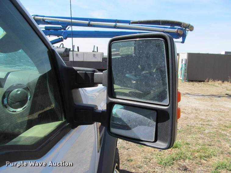 image for item J2617 2008 Ford F450 Super Duty XLT Crew Cab truck cab and chassis