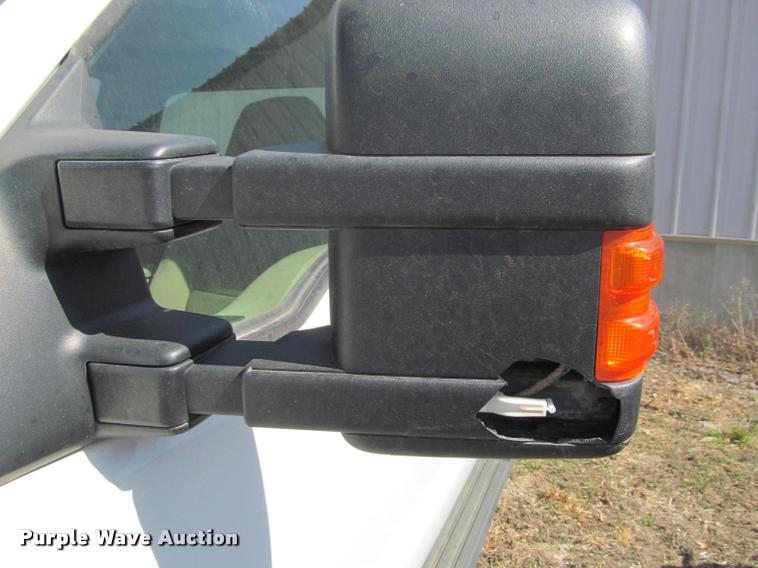 image for item J2617 2008 Ford F450 Super Duty XLT Crew Cab truck cab and chassis