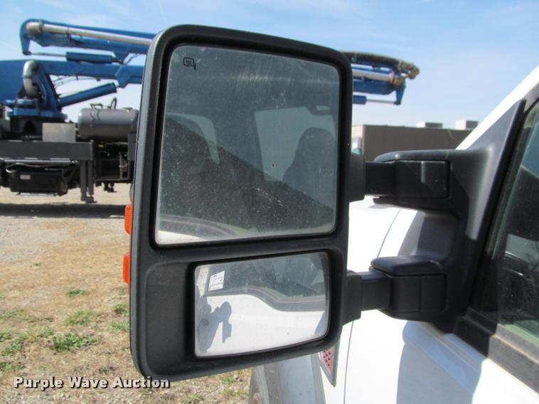 image for item J2617 2008 Ford F450 Super Duty XLT Crew Cab truck cab and chassis