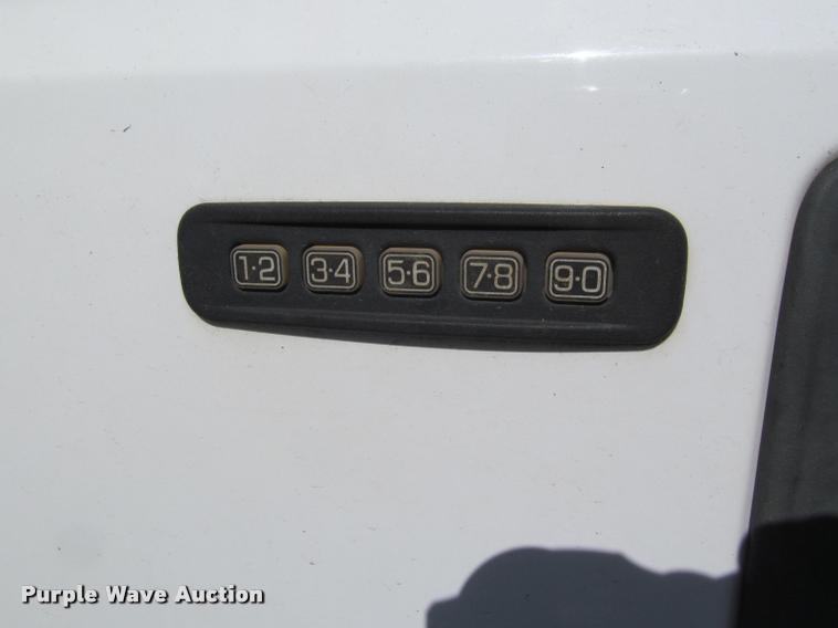 image for item J2617 2008 Ford F450 Super Duty XLT Crew Cab truck cab and chassis