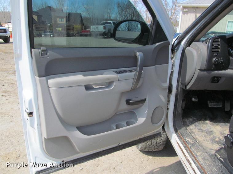 image for item K4987 2012 Chevrolet Silverado 2500HD Crew Cab pickup truck