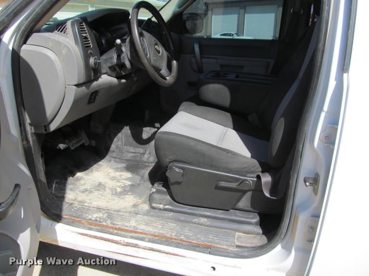 image for item K4987 2012 Chevrolet Silverado 2500HD Crew Cab pickup truck