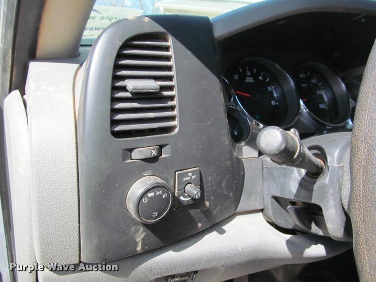 image for item K4987 2012 Chevrolet Silverado 2500HD Crew Cab pickup truck