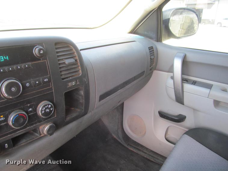 image for item K4987 2012 Chevrolet Silverado 2500HD Crew Cab pickup truck