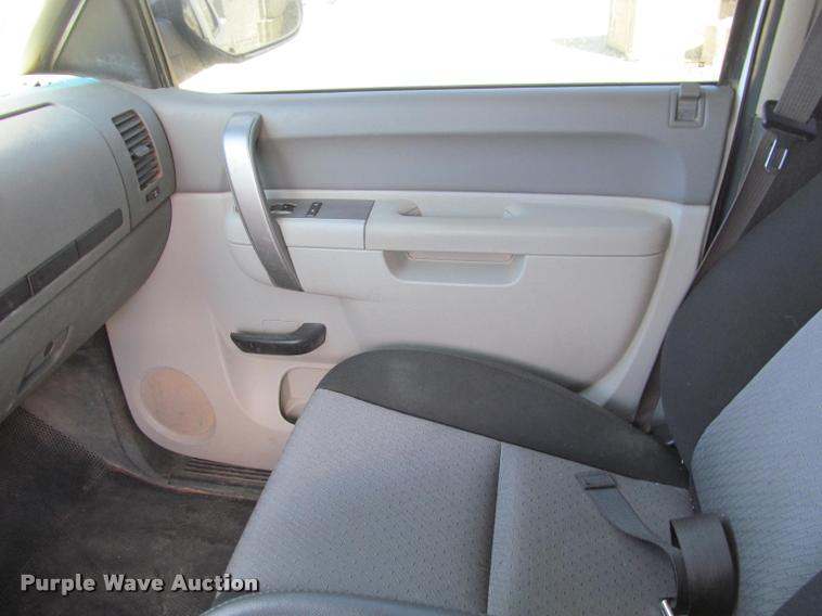 image for item K4987 2012 Chevrolet Silverado 2500HD Crew Cab pickup truck