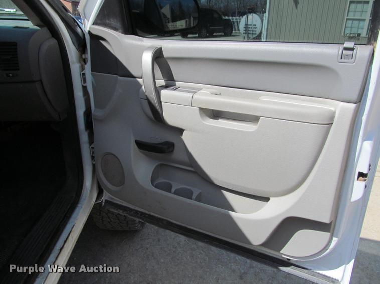 image for item K4987 2012 Chevrolet Silverado 2500HD Crew Cab pickup truck