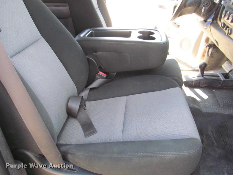 image for item K4987 2012 Chevrolet Silverado 2500HD Crew Cab pickup truck