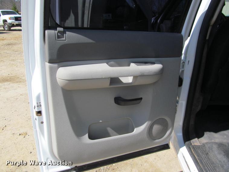 image for item K4987 2012 Chevrolet Silverado 2500HD Crew Cab pickup truck