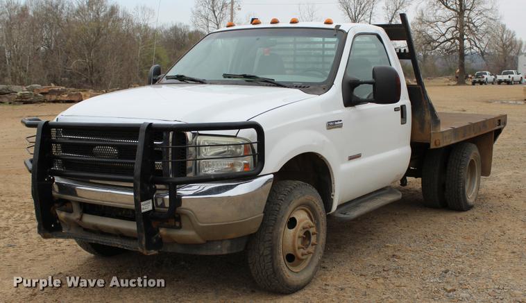 image for item L4954 2005 Ford F350 Super Duty flatbed pickup truck
