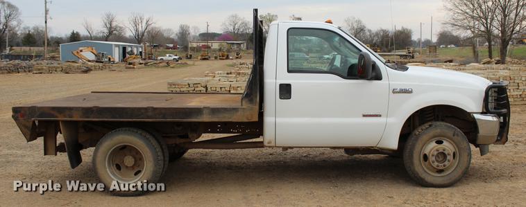 image for item L4954 2005 Ford F350 Super Duty flatbed pickup truck