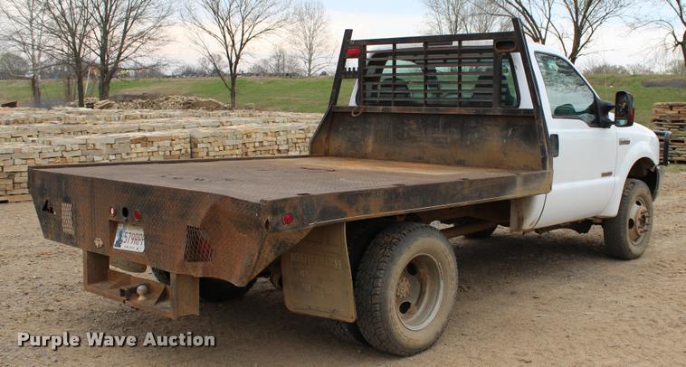 image for item L4954 2005 Ford F350 Super Duty flatbed pickup truck