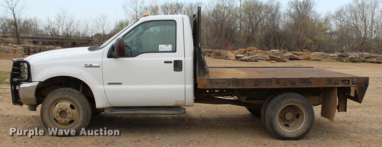 image for item L4954 2005 Ford F350 Super Duty flatbed pickup truck