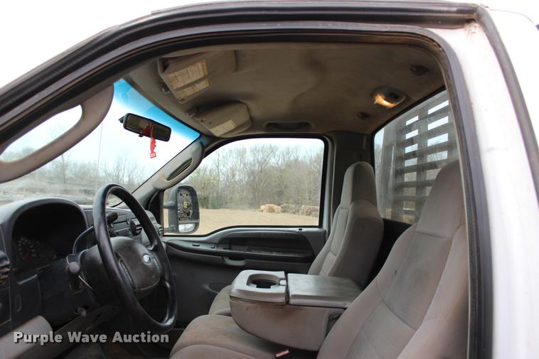 image for item L4954 2005 Ford F350 Super Duty flatbed pickup truck