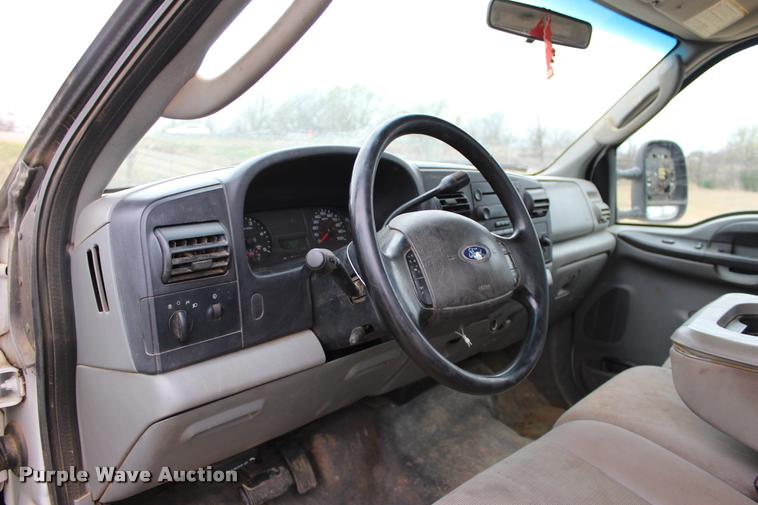 image for item L4954 2005 Ford F350 Super Duty flatbed pickup truck