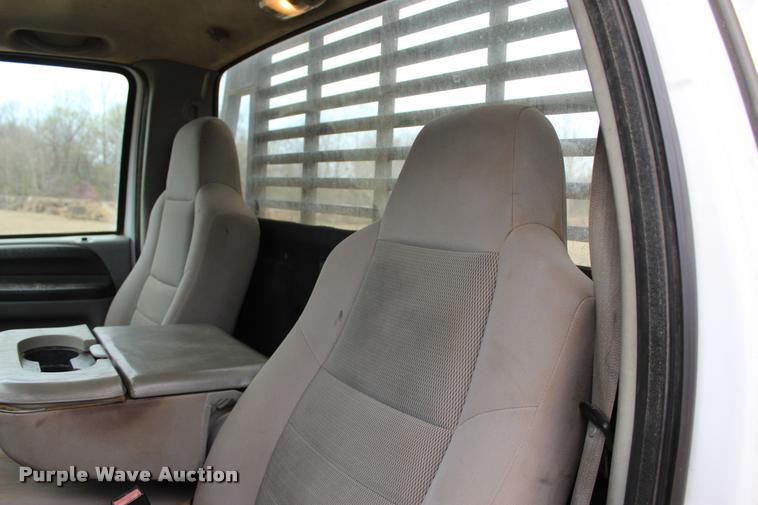 image for item L4954 2005 Ford F350 Super Duty flatbed pickup truck