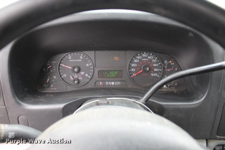 image for item L4954 2005 Ford F350 Super Duty flatbed pickup truck