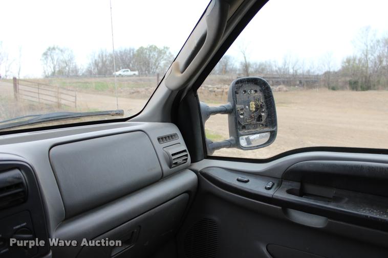 image for item L4954 2005 Ford F350 Super Duty flatbed pickup truck