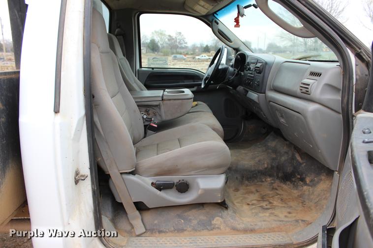 image for item L4954 2005 Ford F350 Super Duty flatbed pickup truck