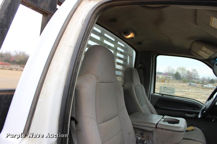 image for item L4954 2005 Ford F350 Super Duty flatbed pickup truck