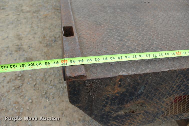 image for item L4954 2005 Ford F350 Super Duty flatbed pickup truck