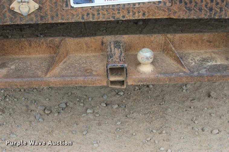 image for item L4954 2005 Ford F350 Super Duty flatbed pickup truck