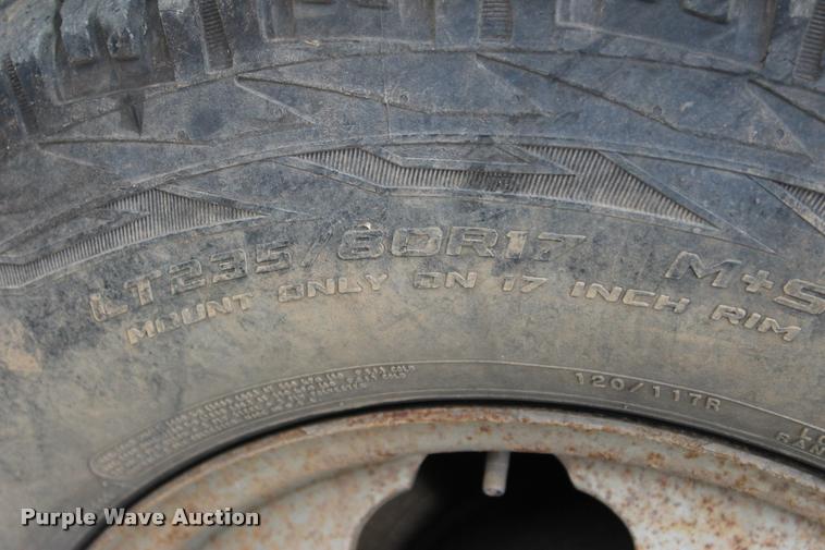 image for item L4954 2005 Ford F350 Super Duty flatbed pickup truck