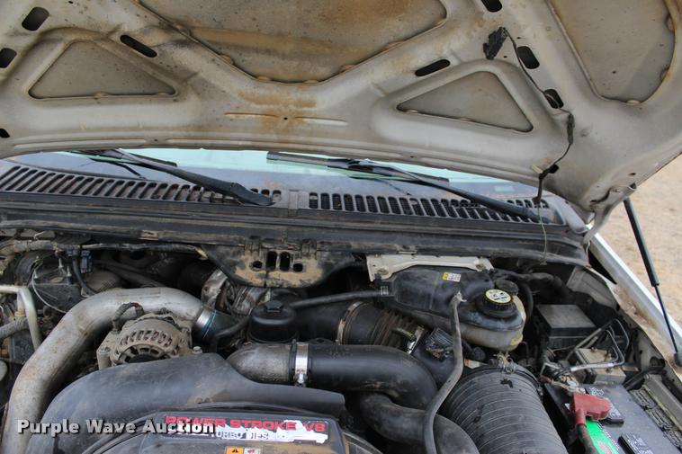 image for item L4954 2005 Ford F350 Super Duty flatbed pickup truck