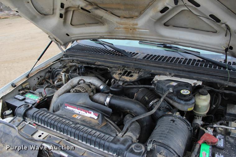 image for item L4954 2005 Ford F350 Super Duty flatbed pickup truck