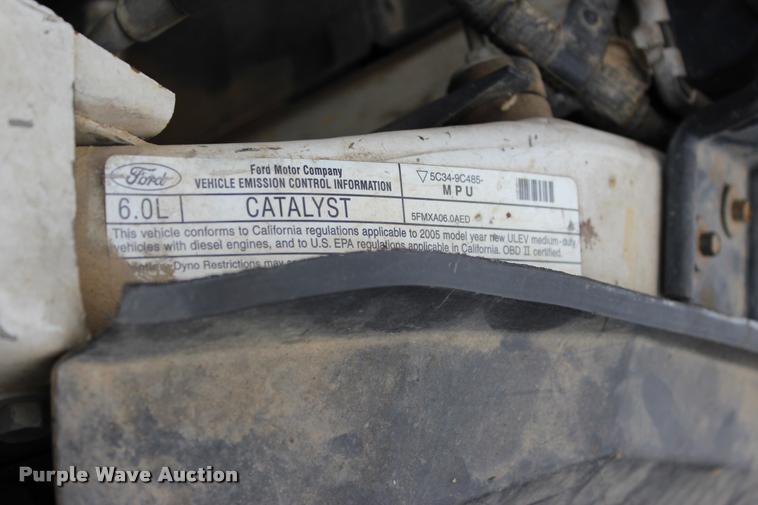 image for item L4954 2005 Ford F350 Super Duty flatbed pickup truck