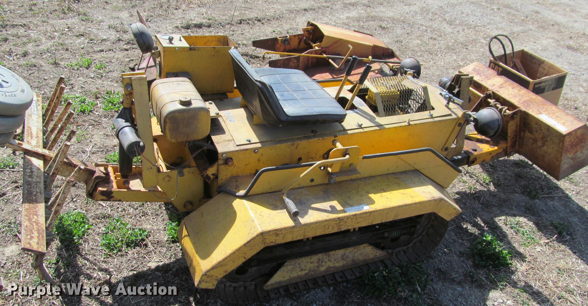 Struck minidozer in Leavenworth, KS Item DT9596 sold Purple Wave