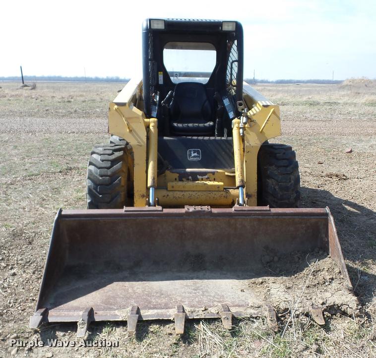 image for item AG9016 2000 John Deere 270 skid steer
