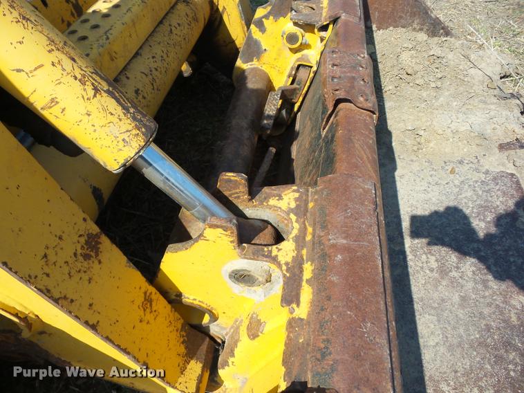 image for item AG9016 2000 John Deere 270 skid steer