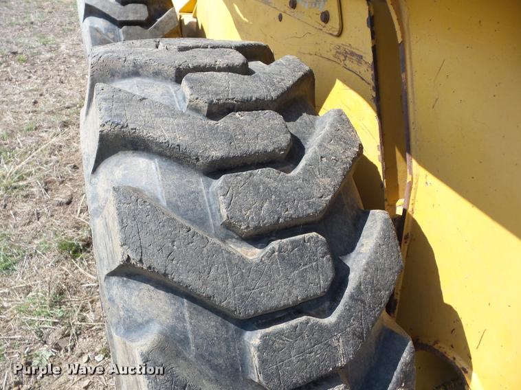 image for item AG9016 2000 John Deere 270 skid steer