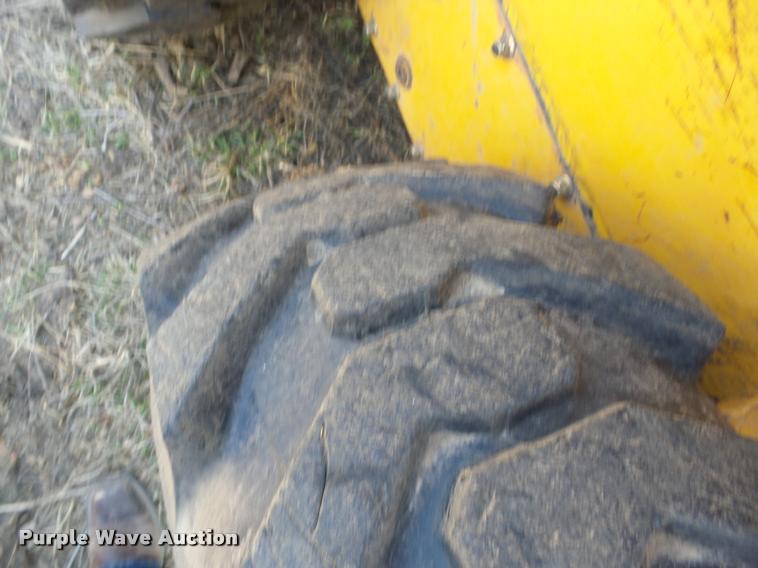 image for item AG9016 2000 John Deere 270 skid steer