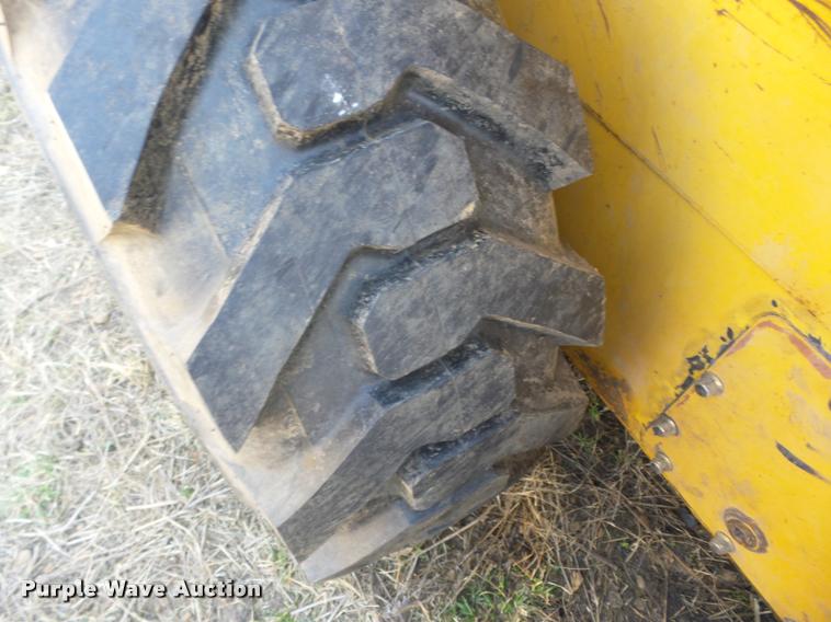 image for item AG9016 2000 John Deere 270 skid steer