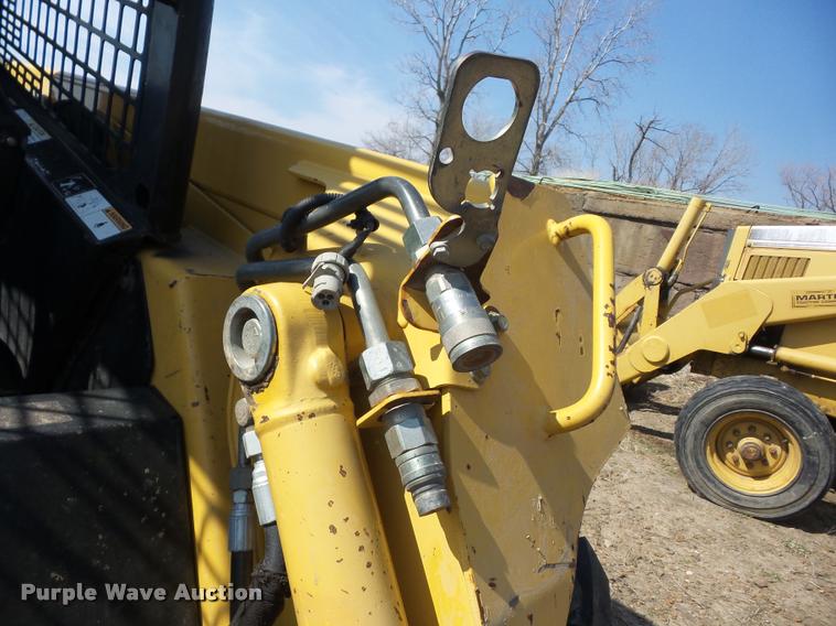 image for item AG9016 2000 John Deere 270 skid steer