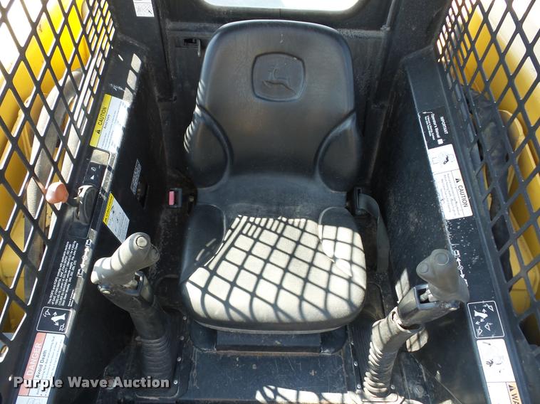 image for item AG9016 2000 John Deere 270 skid steer