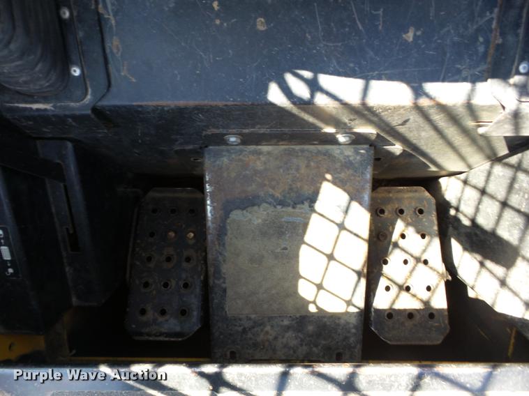 image for item AG9016 2000 John Deere 270 skid steer