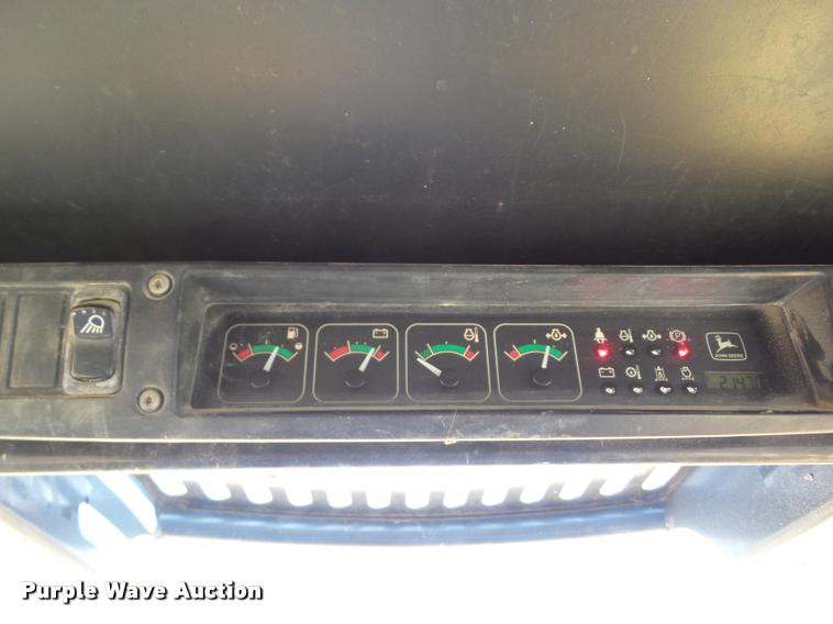 image for item AG9016 2000 John Deere 270 skid steer