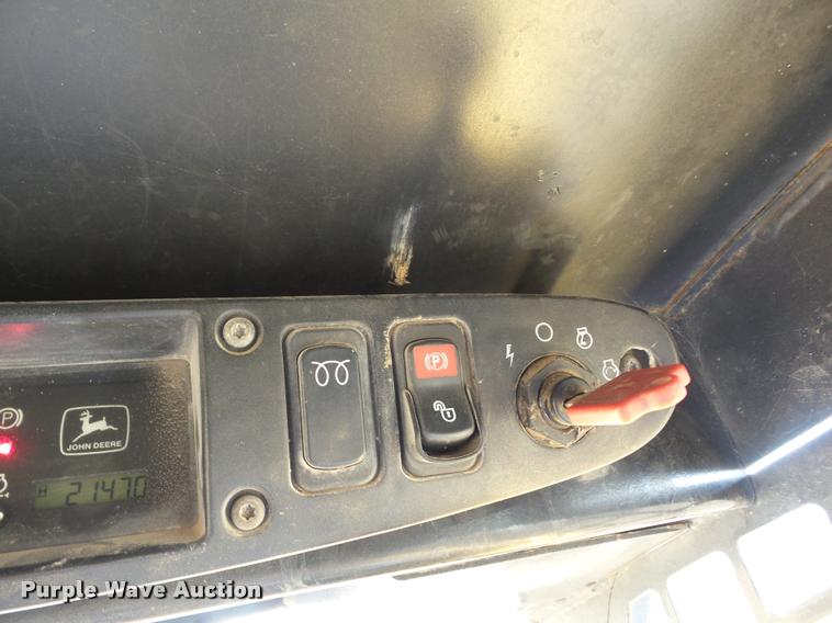 image for item AG9016 2000 John Deere 270 skid steer