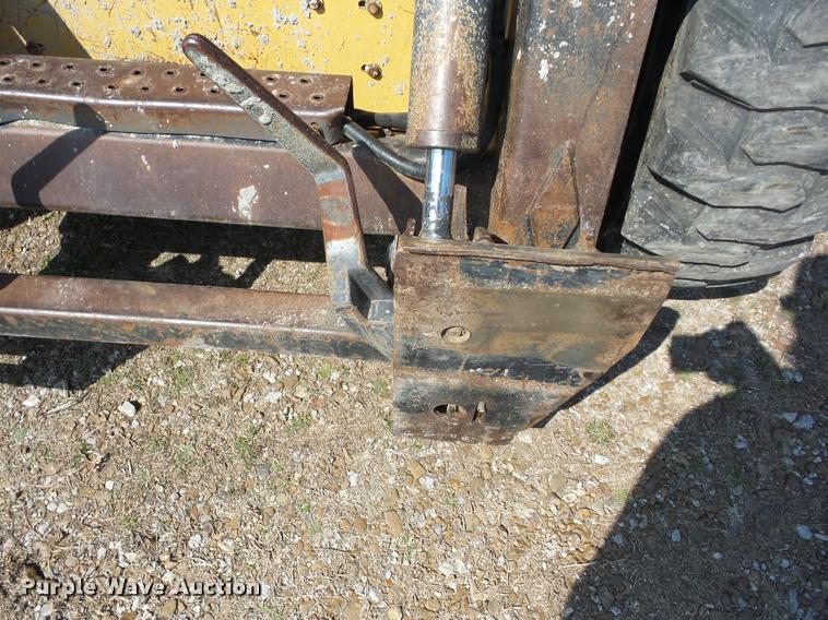 image for item AG9017 1999 New Holland LX885 skid steer