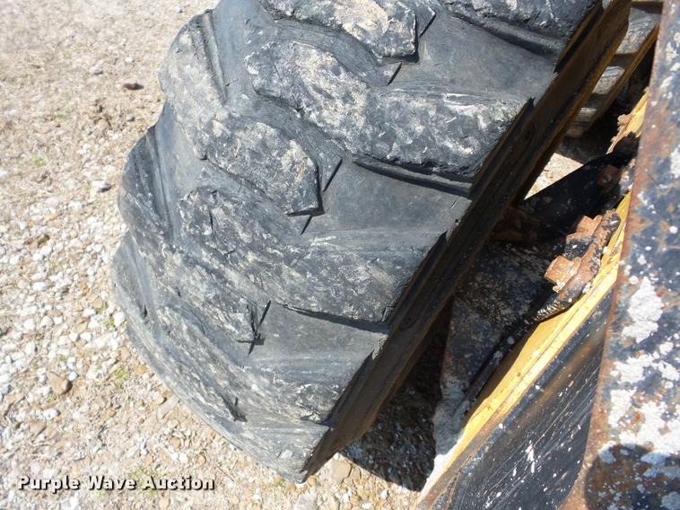 image for item AG9017 1999 New Holland LX885 skid steer