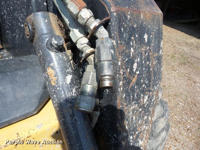 image for item AG9017 1999 New Holland LX885 skid steer