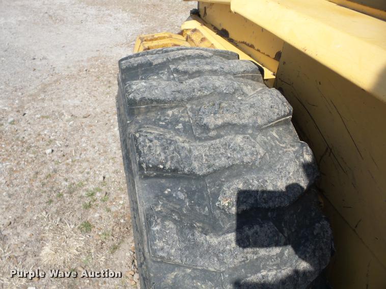 image for item AG9017 1999 New Holland LX885 skid steer