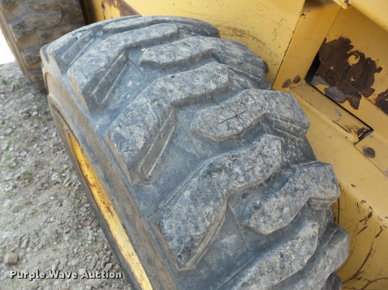 image for item AG9017 1999 New Holland LX885 skid steer